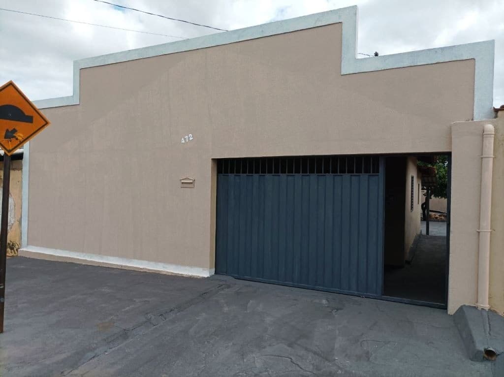 Casa para Venda, em Patos de Minas, bairro Brasil, 2 dormitórios, 1 banheiro, 2 vagas