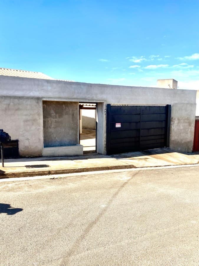 Casa para Venda, em Patos de Minas, bairro Morada da Serra, 2 dormitórios, 1 banheiro, 1 vaga