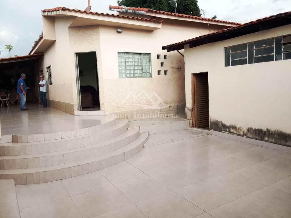 Casa para Venda, em Patos de Minas, bairro Santa Terezinha, 3 dormitórios, 2 banheiros, 1 suíte, 5 vagas