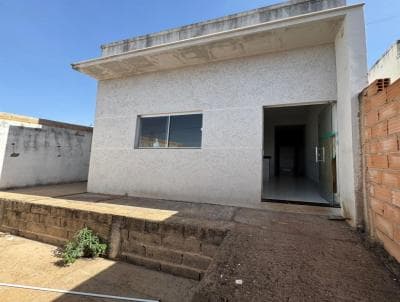 Casa para Venda, em Patos de Minas, bairro Jardim Europa, 2 dormitórios, 1 banheiro, 1 vaga