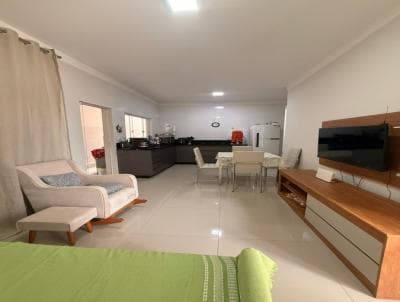 Apartamento para Venda, em Patos de Minas, bairro Laranjeiras, 2 dormitórios, 1 banheiro, 1 suíte, 1 vaga